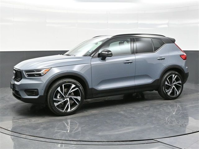 2022 Volvo XC40 R-Design