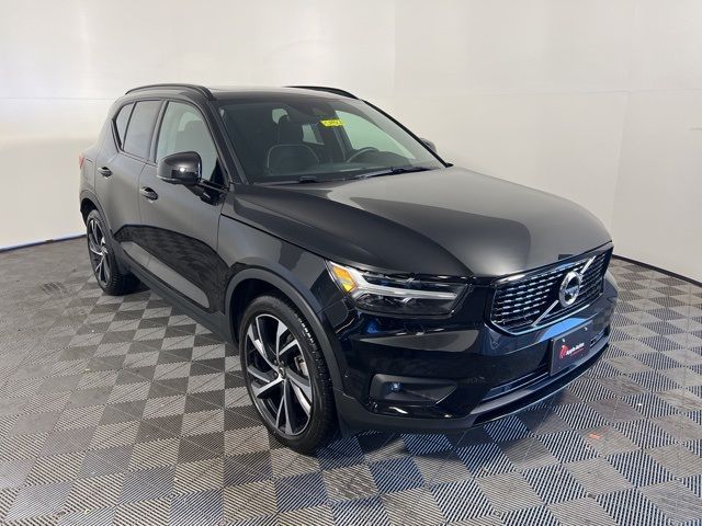 2022 Volvo XC40 R-Design