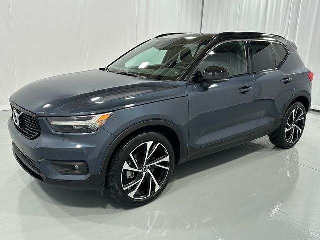 2022 Volvo XC40 R-Design