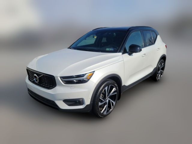 2022 Volvo XC40 R-Design