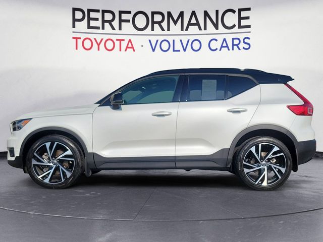 2022 Volvo XC40 R-Design