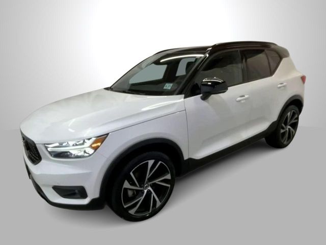 2022 Volvo XC40 R-Design