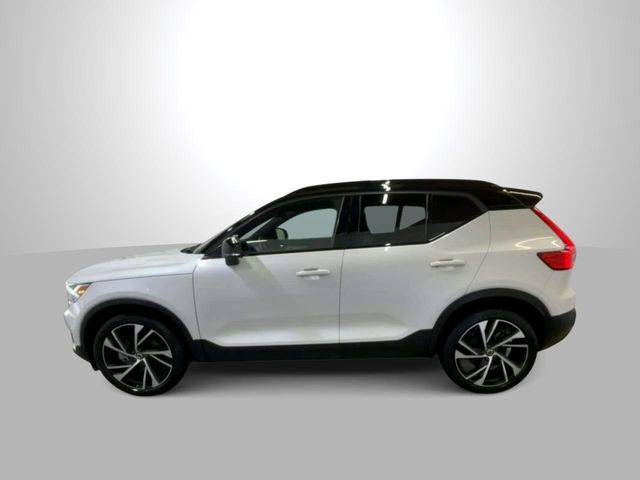 2022 Volvo XC40 R-Design