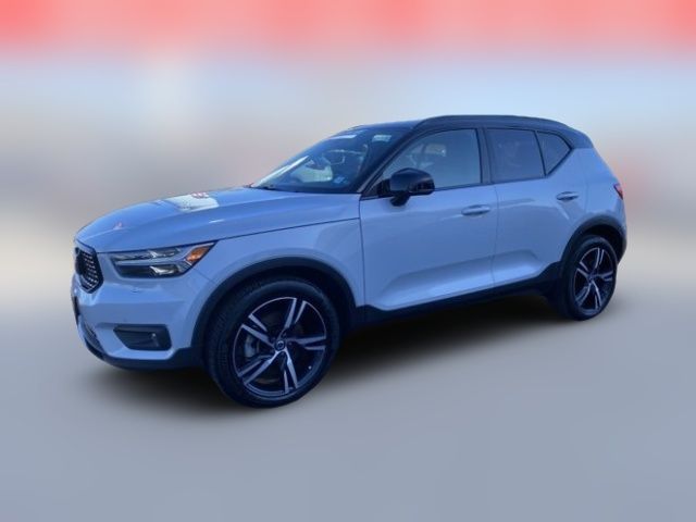 2022 Volvo XC40 R-Design