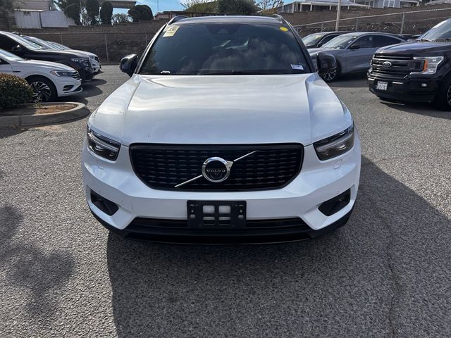 2022 Volvo XC40 R-Design