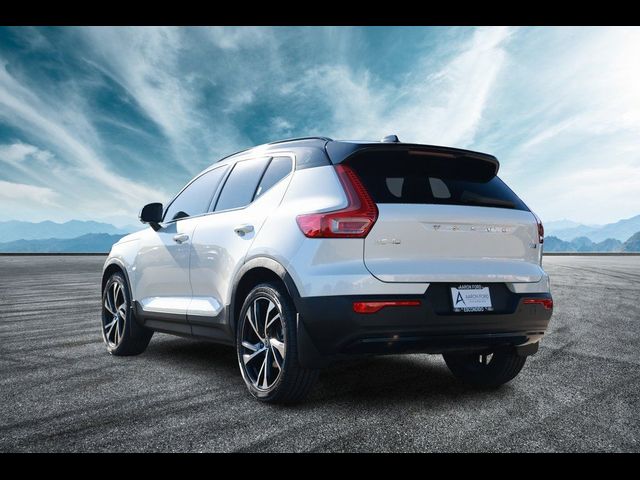 2022 Volvo XC40 R-Design