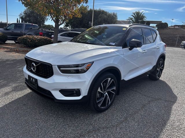 2022 Volvo XC40 R-Design