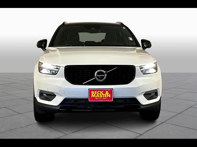 2022 Volvo XC40 R-Design