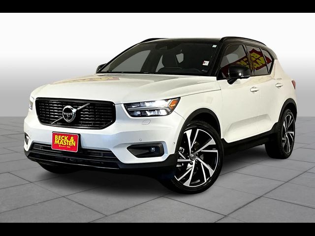 2022 Volvo XC40 R-Design