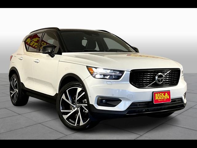 2022 Volvo XC40 R-Design