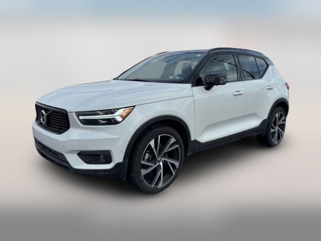 2022 Volvo XC40 R-Design