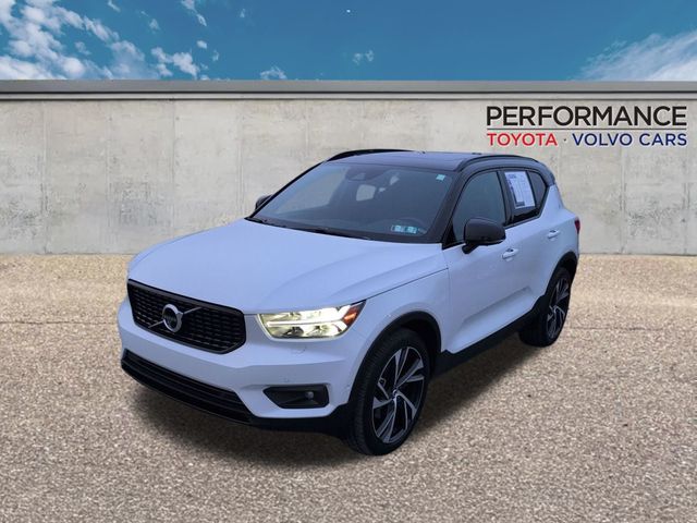 2022 Volvo XC40 R-Design