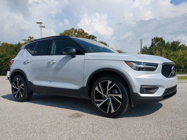 2022 Volvo XC40 R-Design