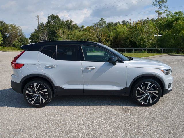 2022 Volvo XC40 R-Design