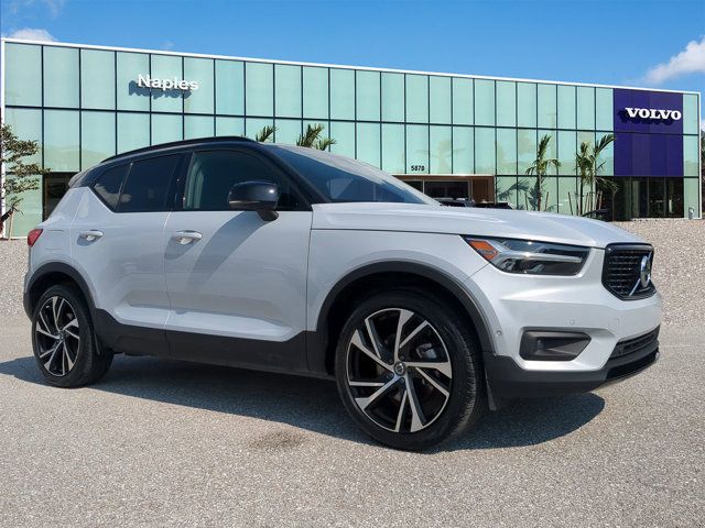 2022 Volvo XC40 R-Design