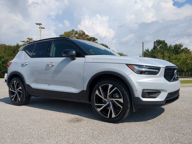 2022 Volvo XC40 R-Design