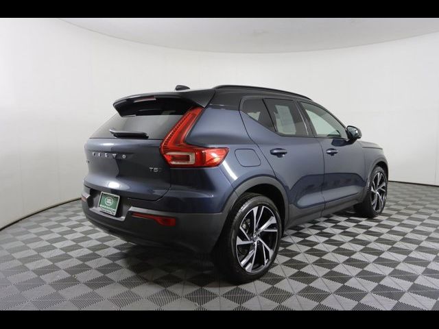 2022 Volvo XC40 R-Design