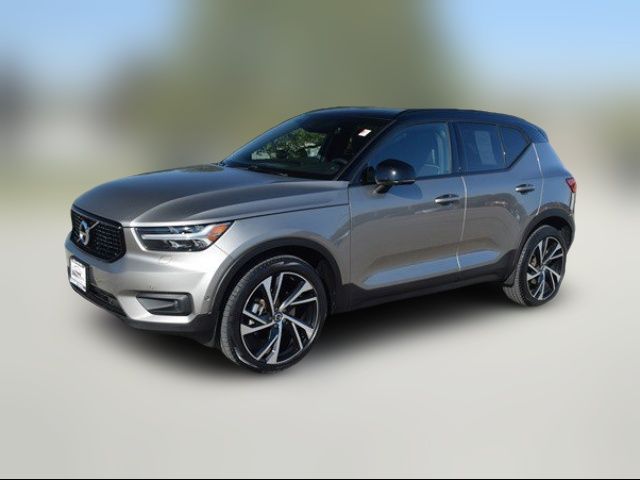 2022 Volvo XC40 R-Design