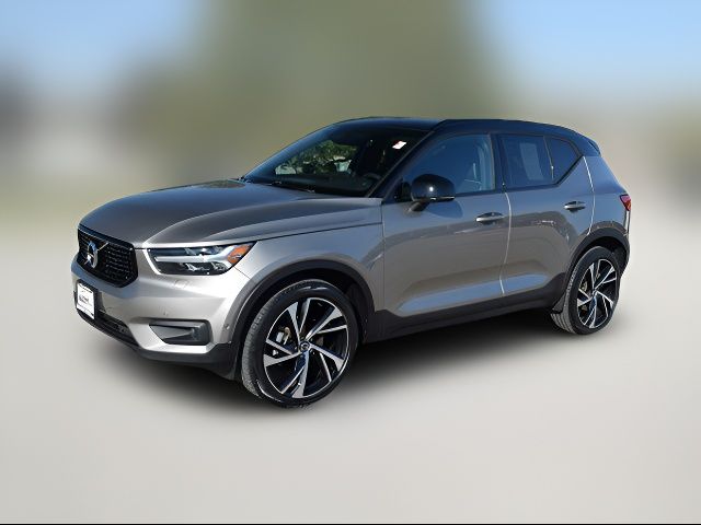 2022 Volvo XC40 R-Design