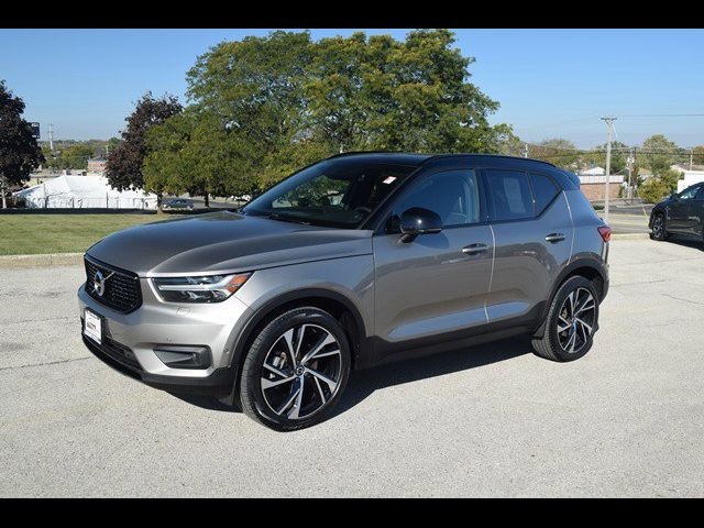 2022 Volvo XC40 R-Design