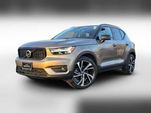 2022 Volvo XC40 R-Design