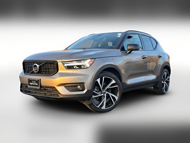 2022 Volvo XC40 R-Design