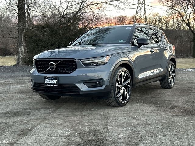 2022 Volvo XC40 R-Design