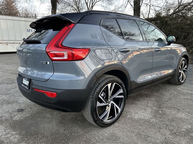 2022 Volvo XC40 R-Design