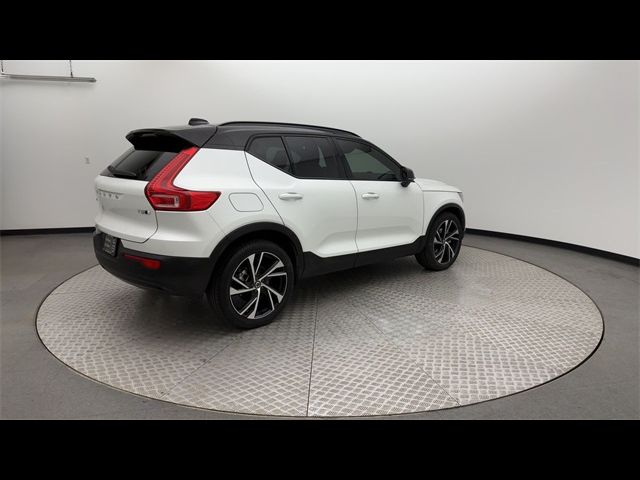 2022 Volvo XC40 R-Design