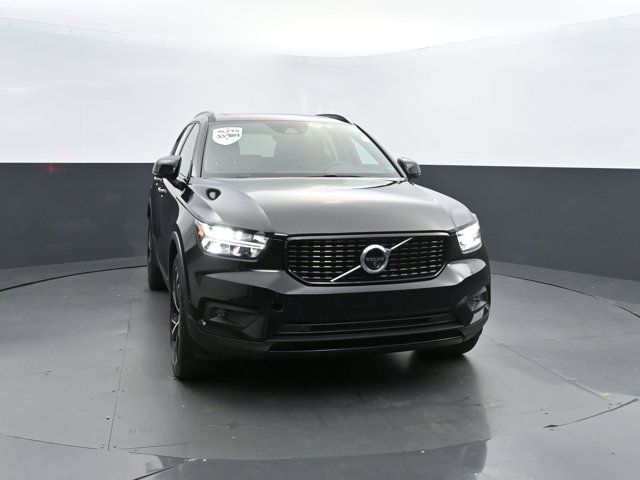 2022 Volvo XC40 R-Design