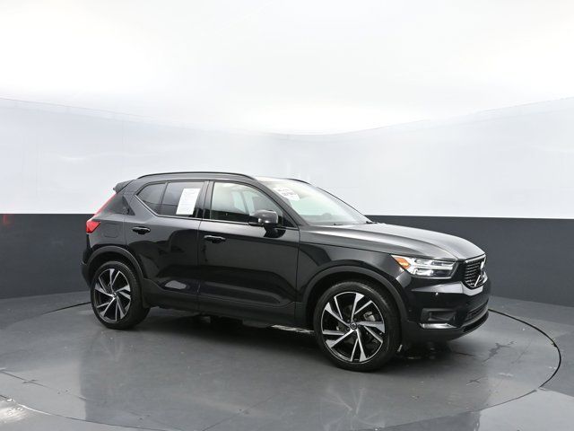 2022 Volvo XC40 R-Design