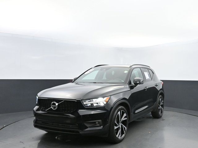 2022 Volvo XC40 R-Design