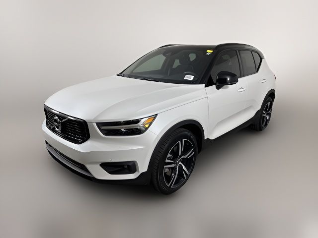 2022 Volvo XC40 R-Design