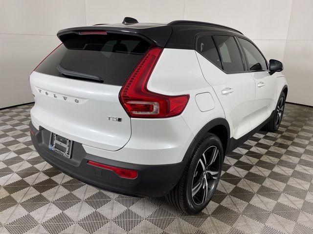 2022 Volvo XC40 R-Design