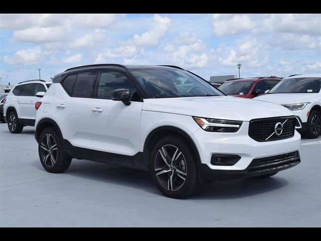 2022 Volvo XC40 R-Design