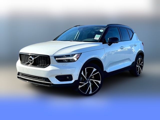 2022 Volvo XC40 R-Design