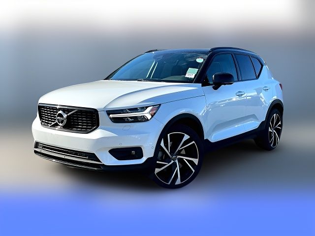 2022 Volvo XC40 R-Design