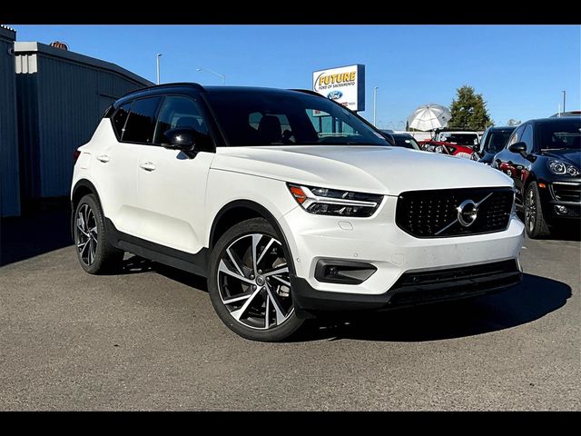 2022 Volvo XC40 R-Design