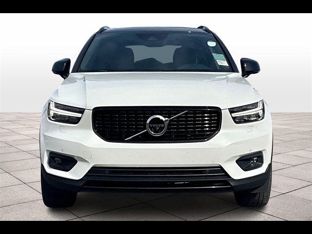 2022 Volvo XC40 R-Design