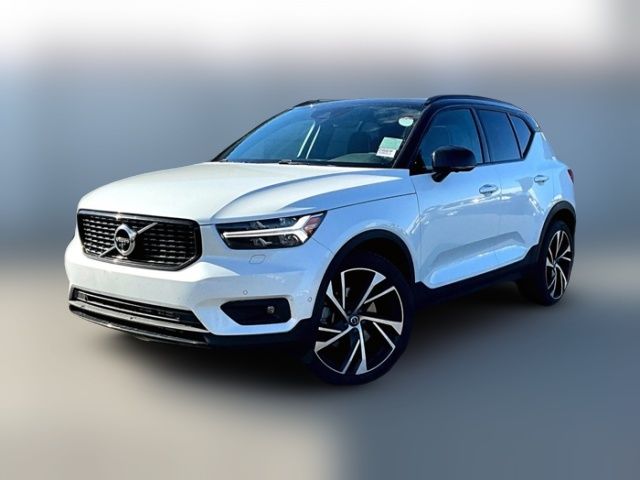 2022 Volvo XC40 R-Design