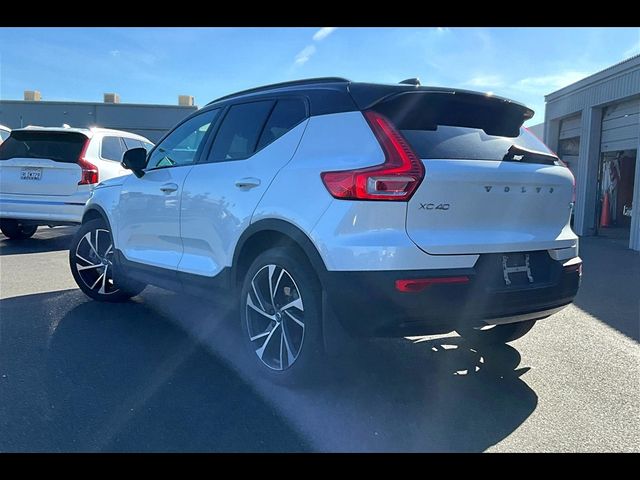 2022 Volvo XC40 R-Design