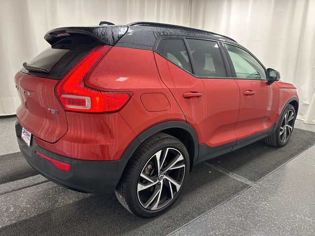 2022 Volvo XC40 R-Design