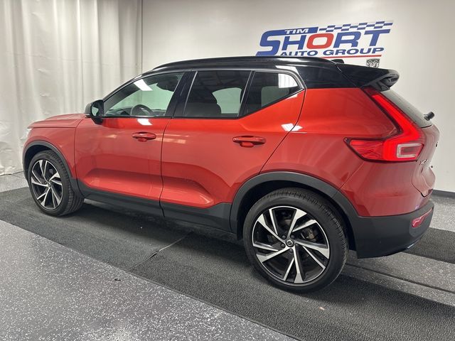 2022 Volvo XC40 R-Design