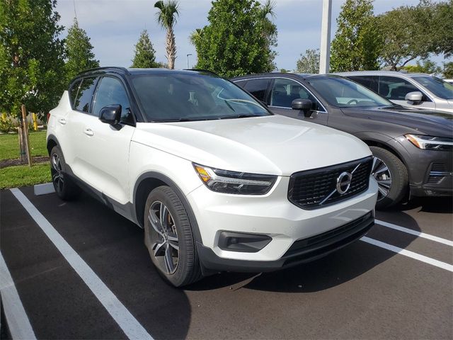 2022 Volvo XC40 R-Design