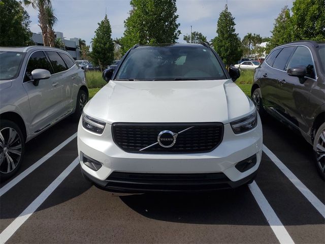 2022 Volvo XC40 R-Design