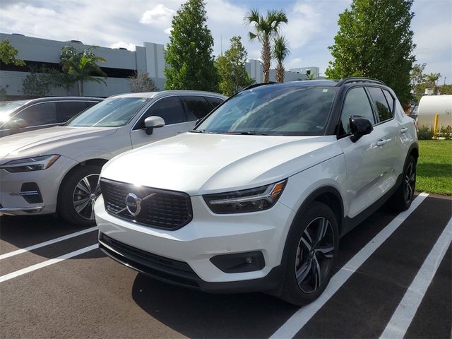 2022 Volvo XC40 R-Design