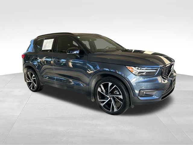 2022 Volvo XC40 R-Design