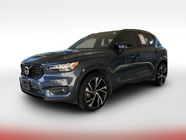 2022 Volvo XC40 R-Design