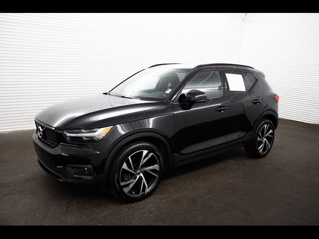 2022 Volvo XC40 R-Design