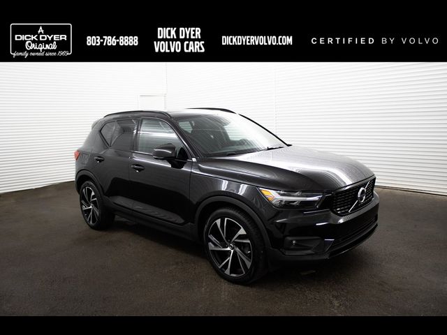 2022 Volvo XC40 R-Design